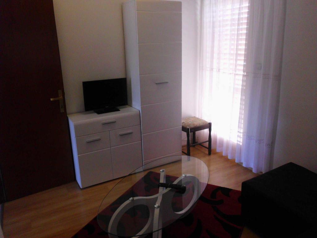 Apartments Ema プーラ 部屋 写真