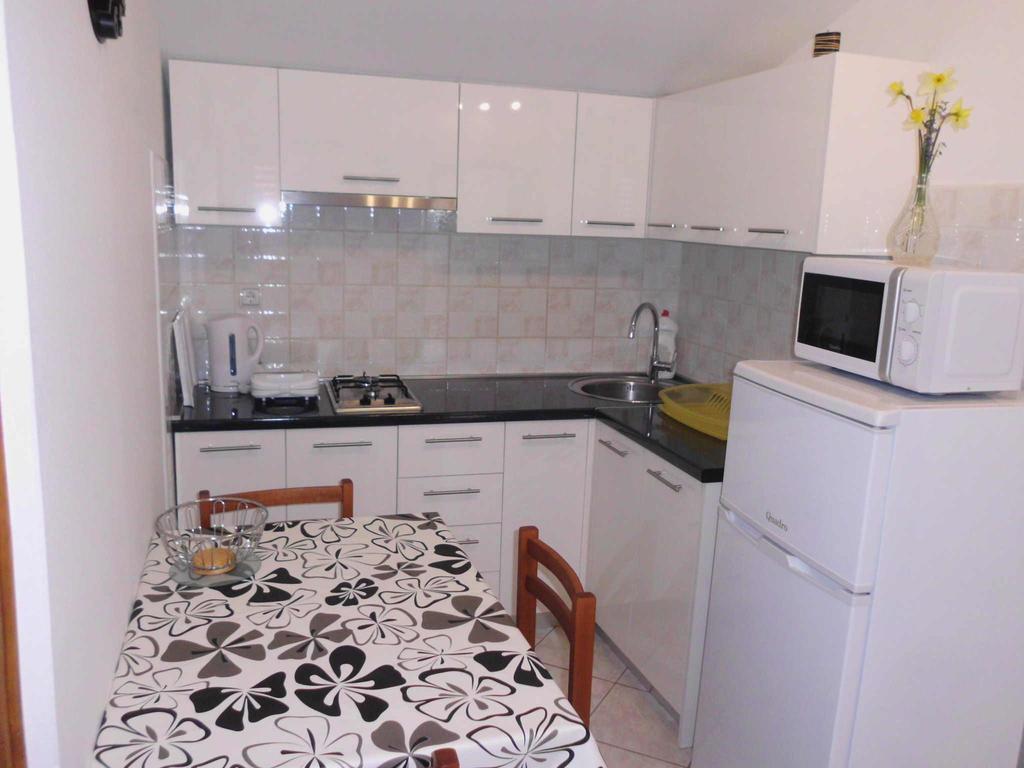 Apartments Ema プーラ 部屋 写真