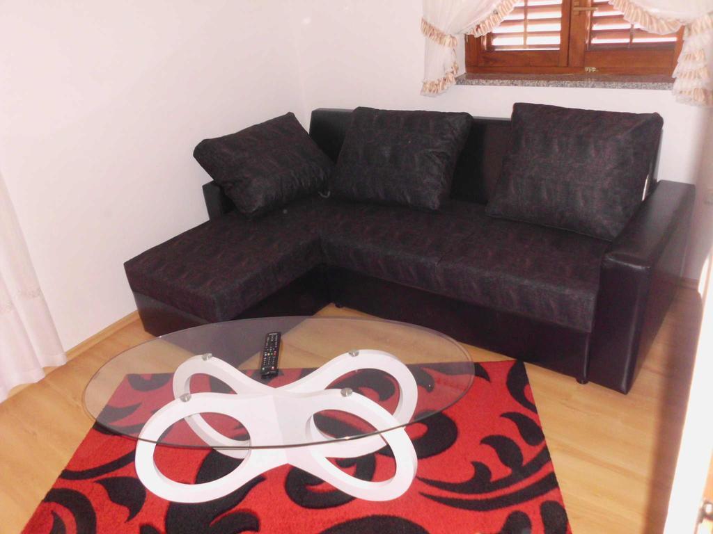 Apartments Ema プーラ 部屋 写真