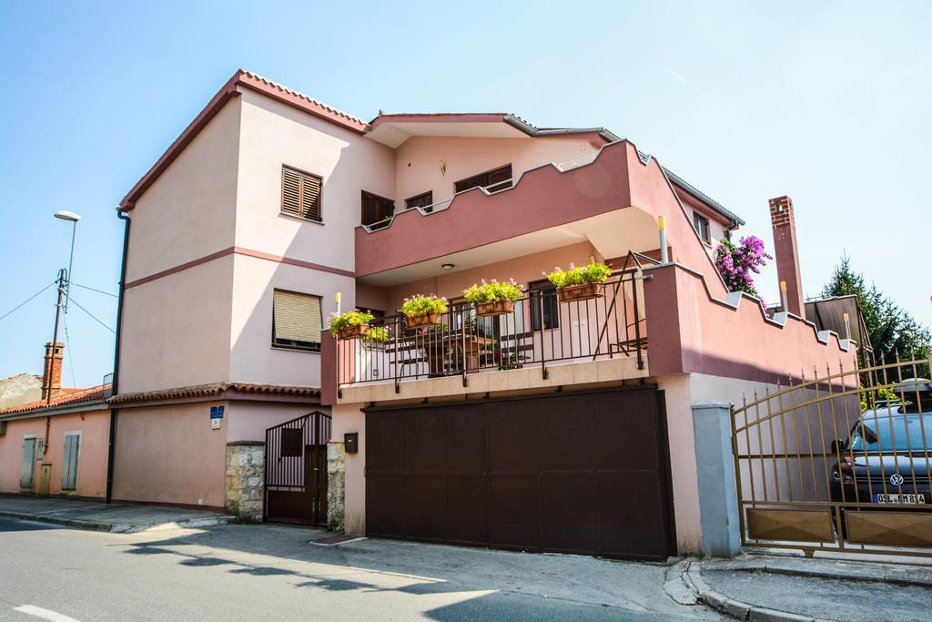 Apartments Ema プーラ エクステリア 写真